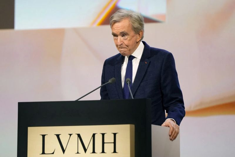 
												LVMH фиксирует снижение продаж из-за падения спроса в Китае
											